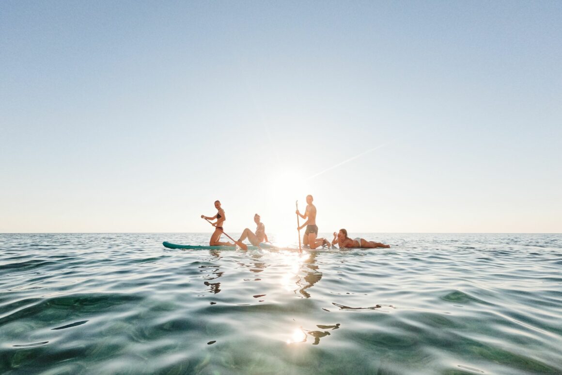 Une famille à la découverte du paddle
