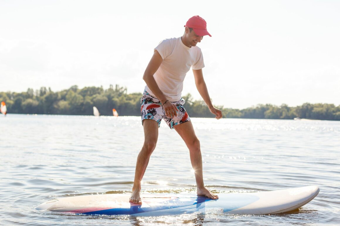 Un débutant sur un stand up paddle
